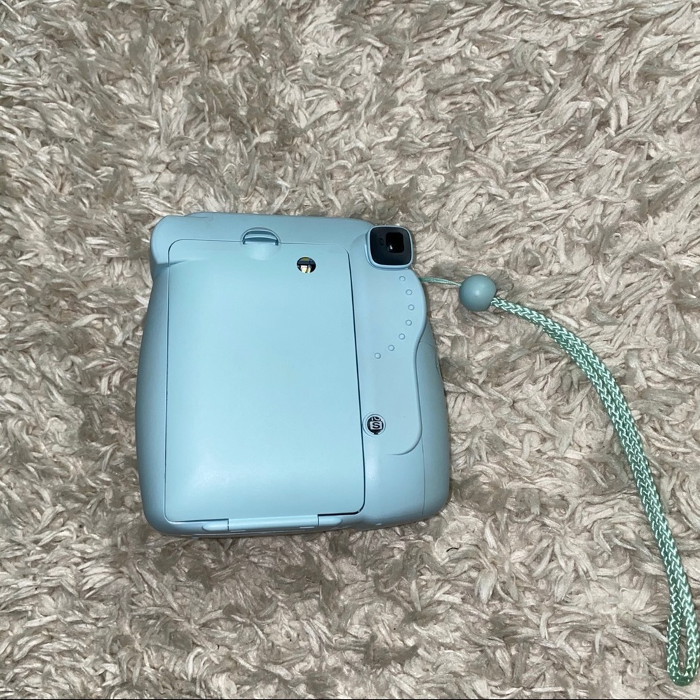 Instant Film Camera - Picture 2 of 3